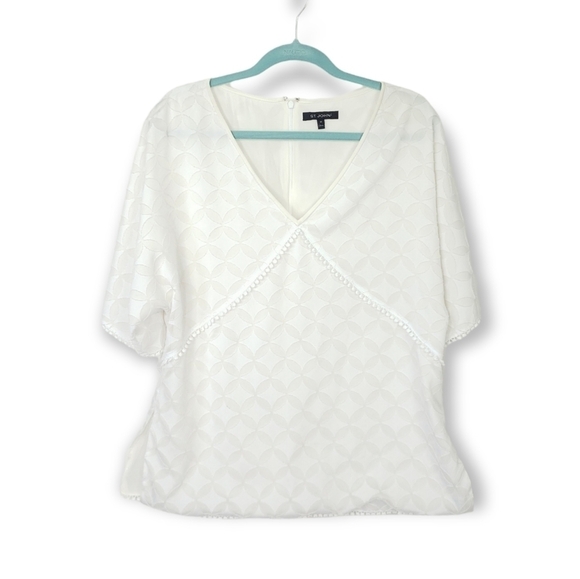ST. JOHN silk lined White Collection Medallion Fil Coupe Blouse size Med… - Picture 2 of 8